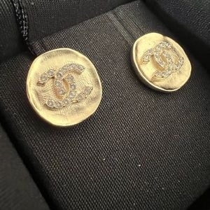 BNWT chanel gold Crystal raised cc earrings.